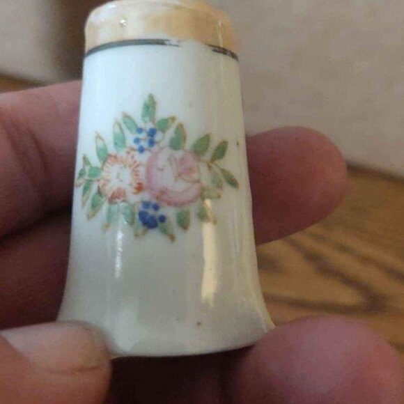 Vintage Luster Ware Salt and Pepper Shakers - Picture 4 of 7